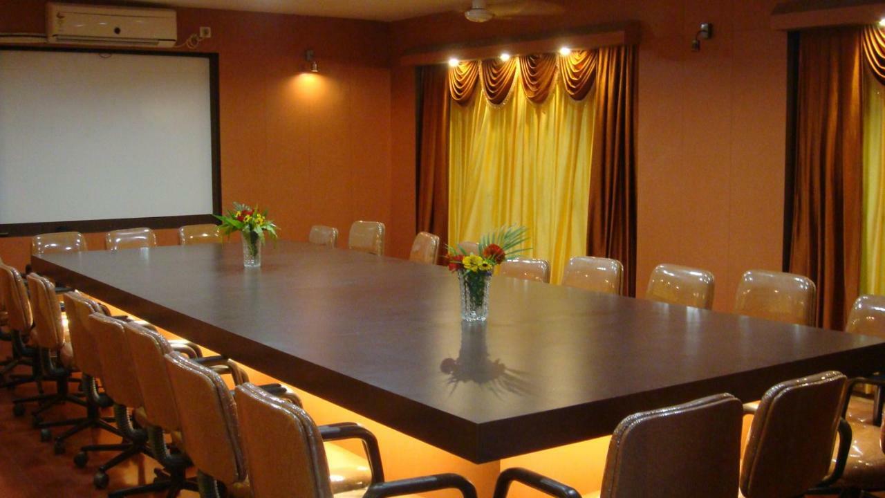 Palm Village Resort Калькутта Экстерьер фото